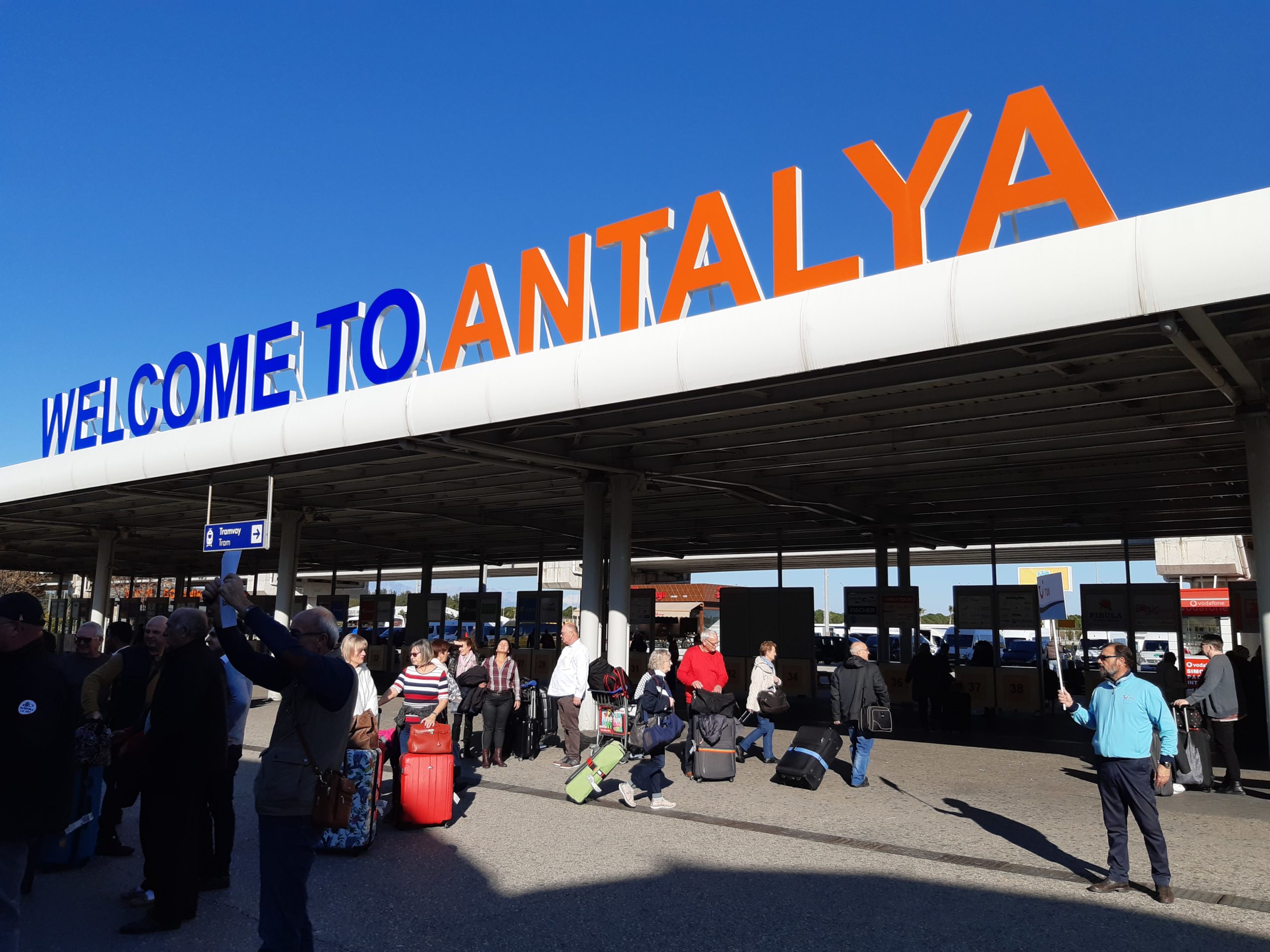 «Интурист» предложит стыковочные рейсы в Анталью туристам с вылетами из КавМинВод и Екатеринбурга
