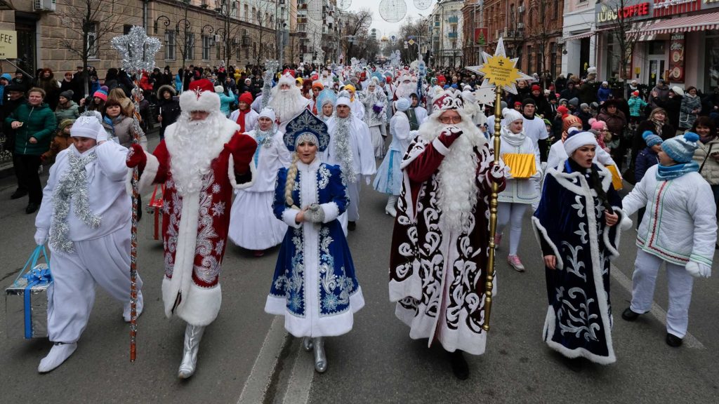 "Калуга — Новогодняя столица России 2021" шествие дедов морозов и снегурочек